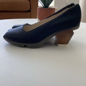 Fly London black leather peep toe shoes size 9 (40)